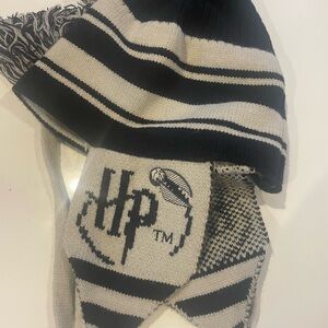 Warner Bros. Black and White Harry Potter Knit Hat